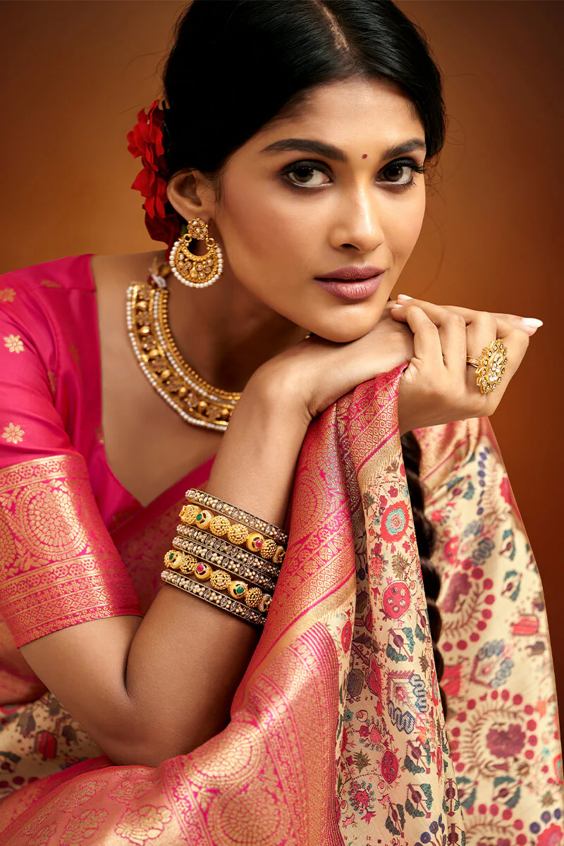 Exquisite Beige Kalamkari Printed Saree With Allure Blouse Piece - Image 2