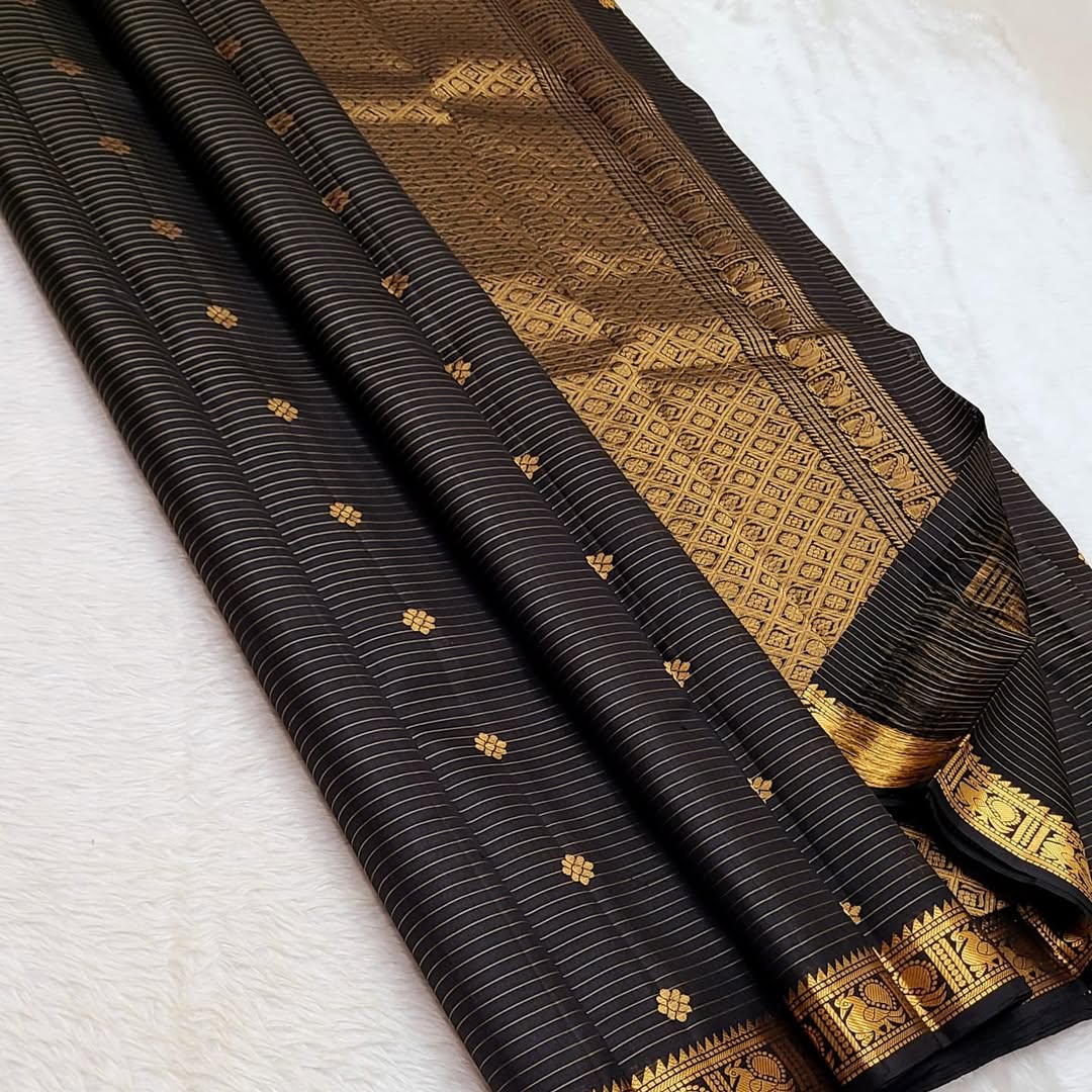 Exquisite Black Soft Silk Saree With Panache Blouse Piece - Image 3