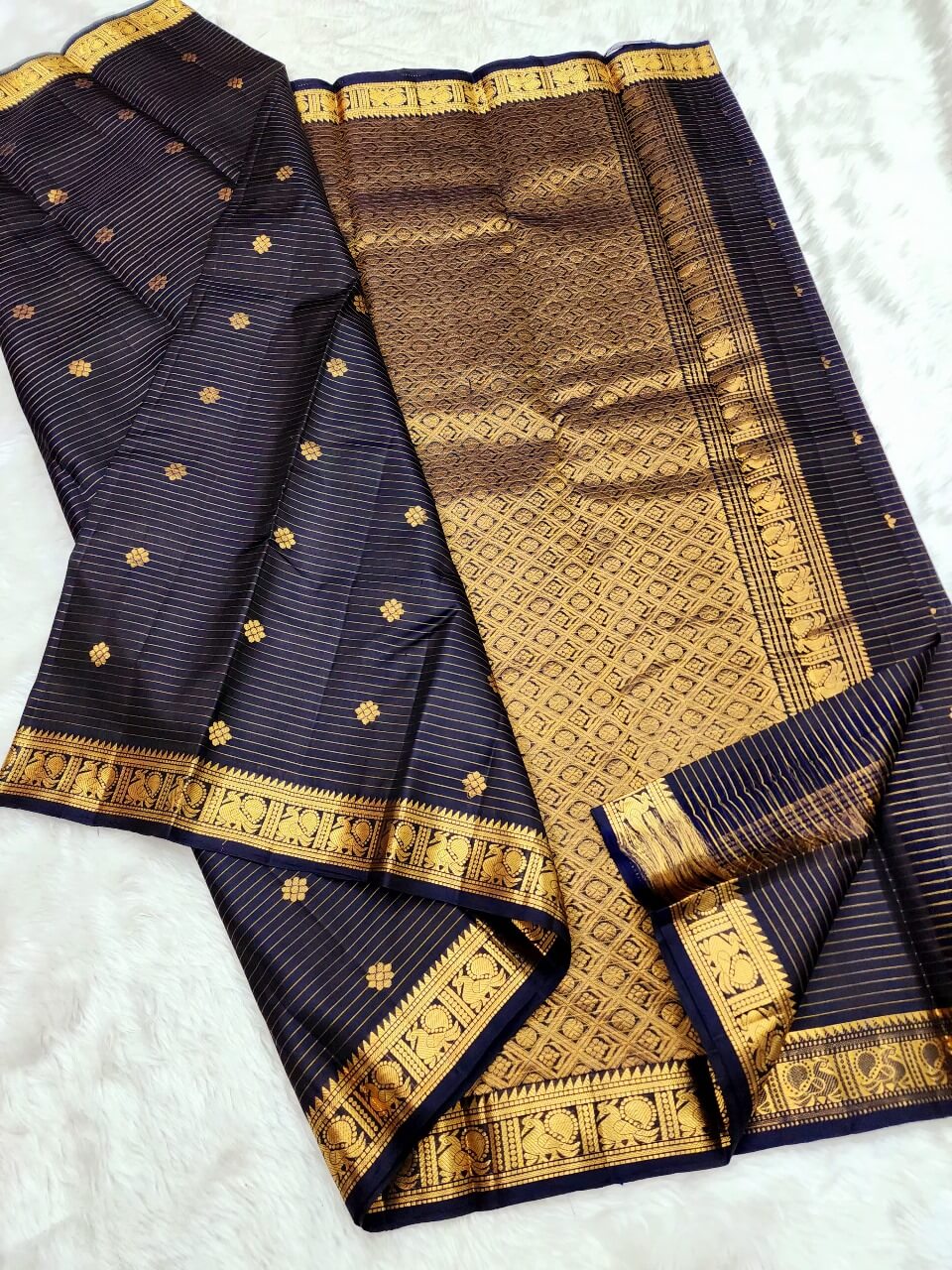 Exquisite Black Soft Silk Saree With Panache Blouse Piece - Image 4