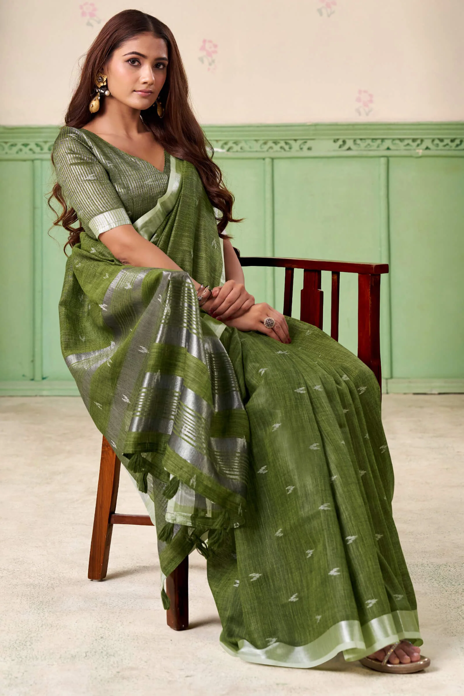 Exquisite Dark Green Cotton Silk Saree With Dulcet Blouse Piece - Image 3