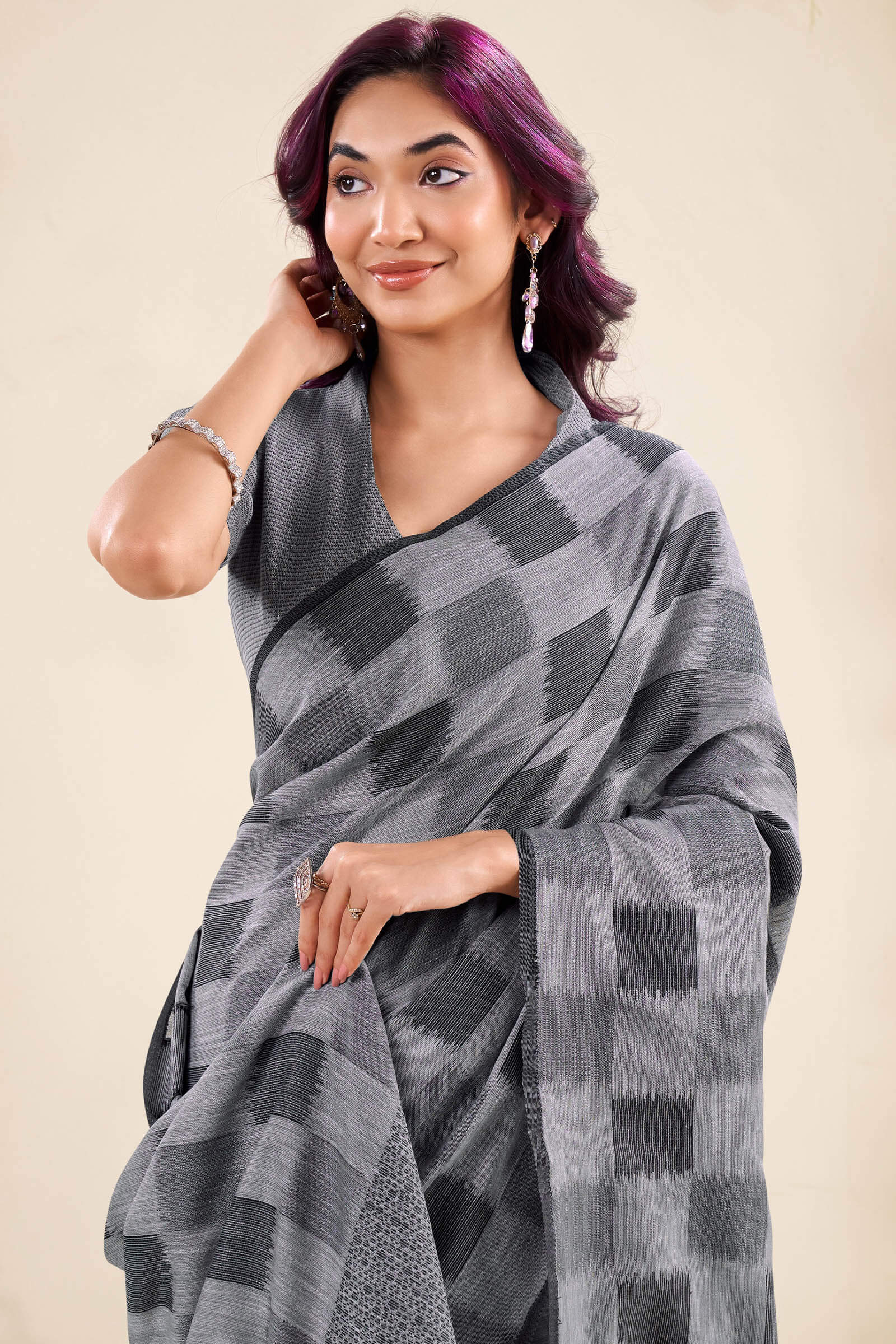 Exquisite Grey Cotton Silk Saree With Comely Blouse Piece - Image 2