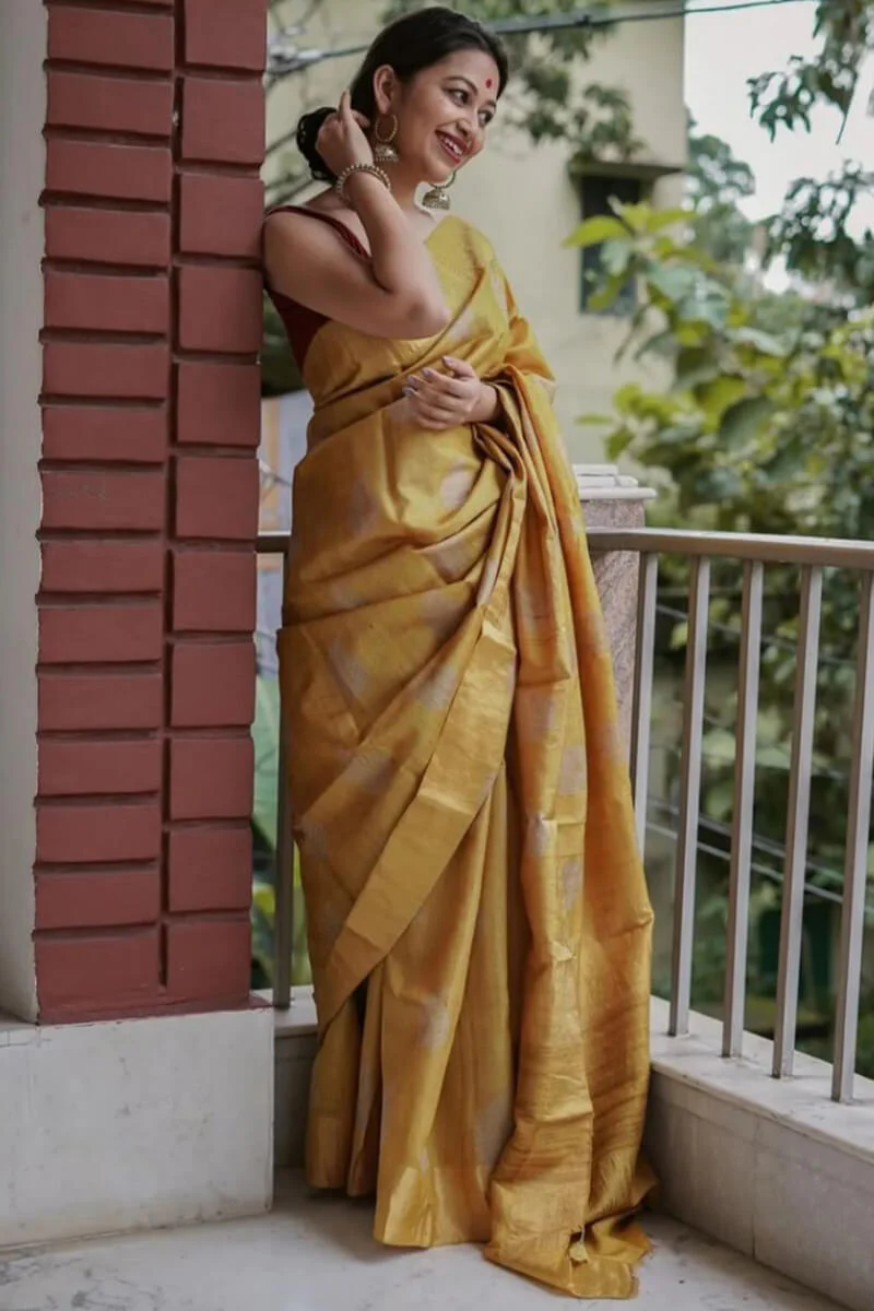 Exquisite Mustard Linen Silk Saree With Transcendent Blouse Piece - Image 3