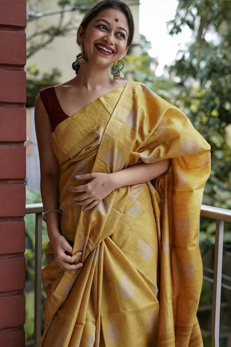 Exquisite Mustard Linen Silk Saree With Transcendent Blouse Piece - Image 5
