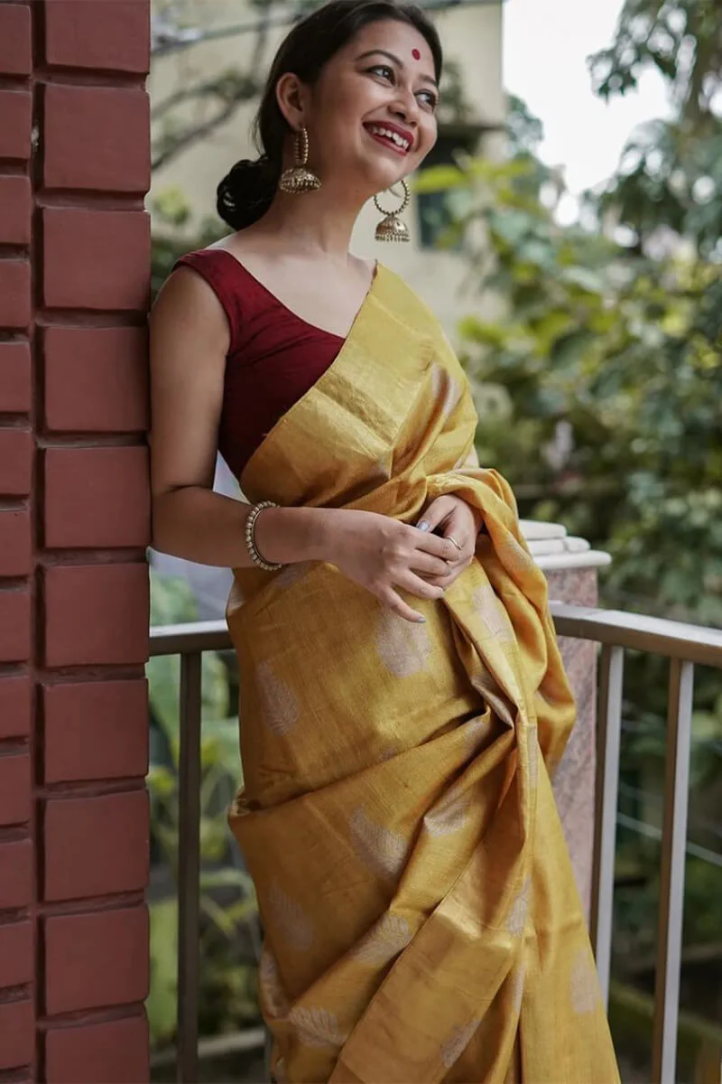Exquisite Mustard Linen Silk Saree With Transcendent Blouse Piece - Image 6
