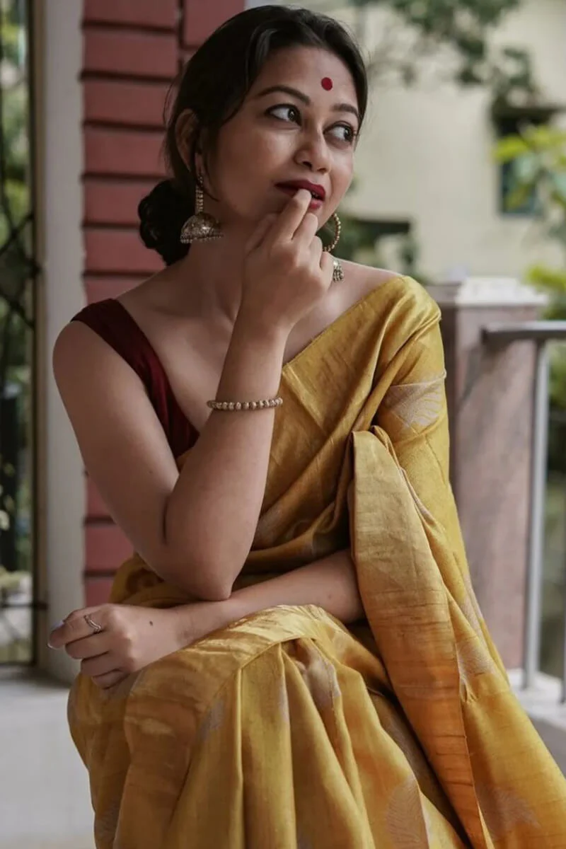 Exquisite Mustard Linen Silk Saree With Transcendent Blouse Piece - Image 7