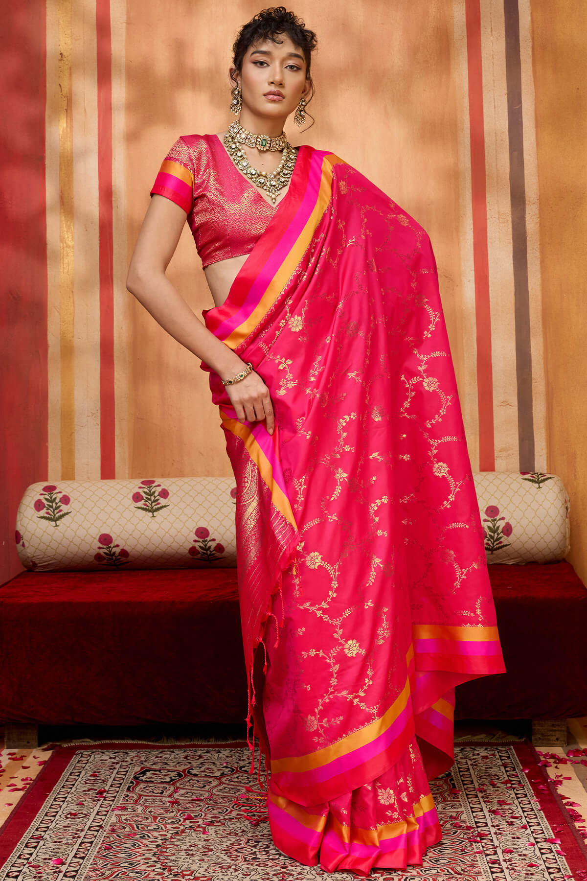 Exquisite Pink Pure Zari Weaving Banarasi Silk Saree With Smart Blouse Piece - Image 4