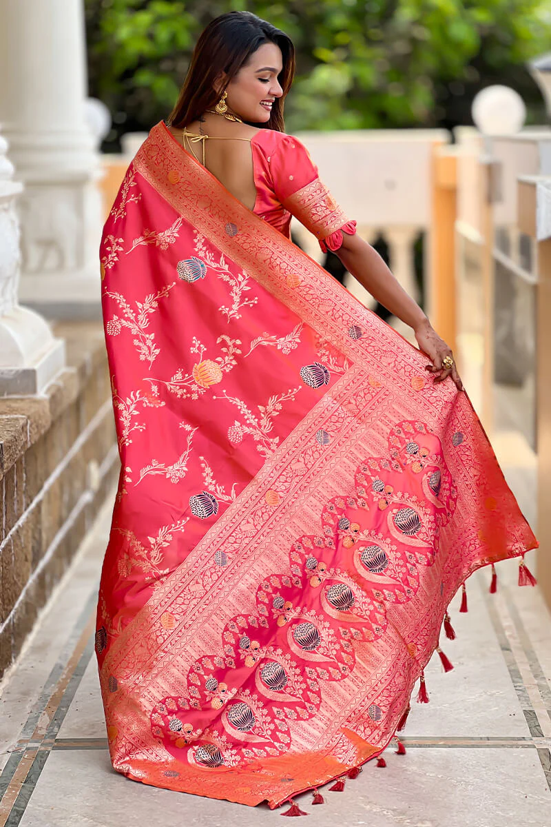 Exquisite Pink Soft Banarasi Silk Saree With Stunner Blouse Piece - Image 6