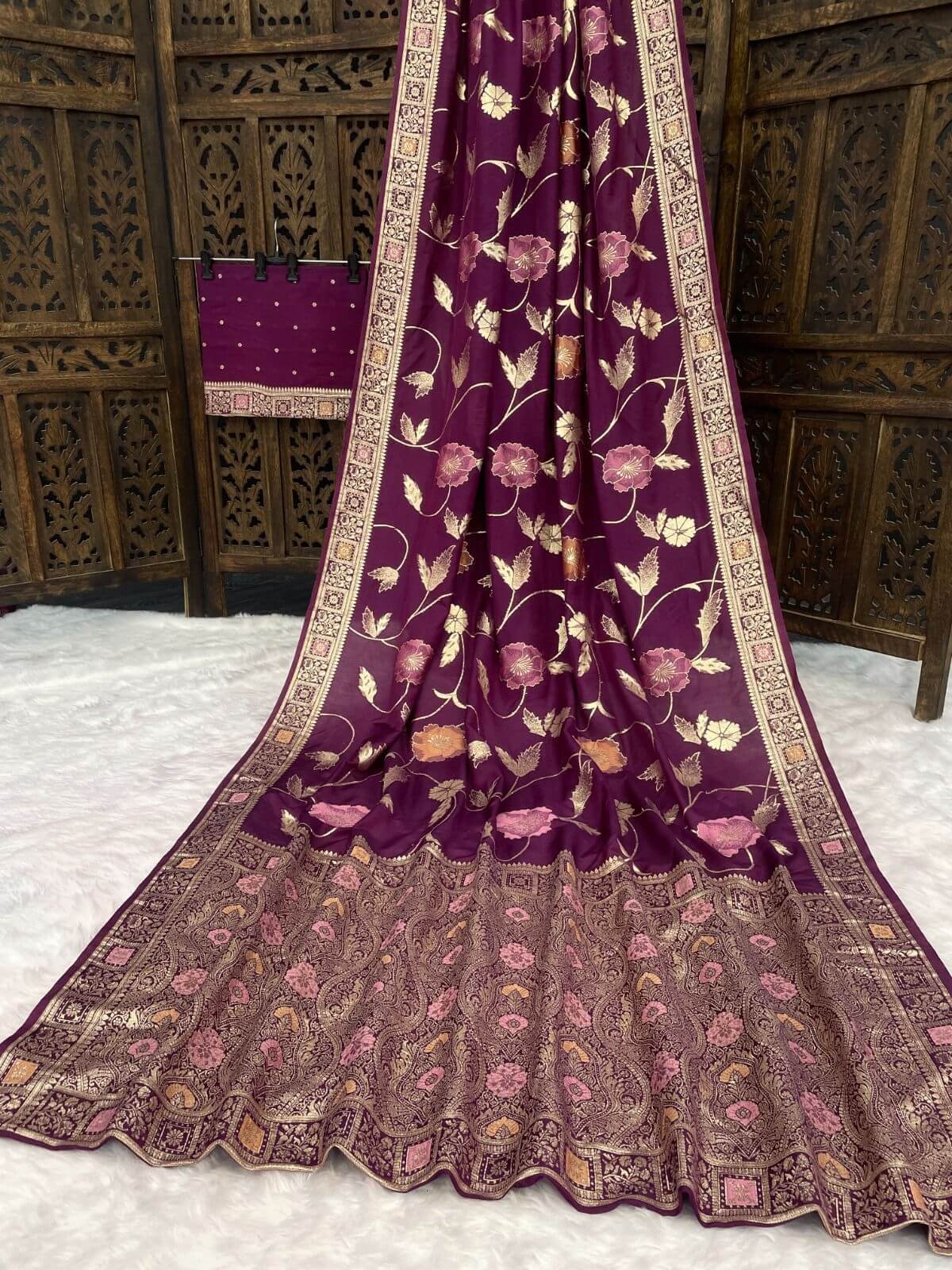 Exquisite Wine Banarasi Dola Silk Saree With Panache Blouse Piece - Image 2