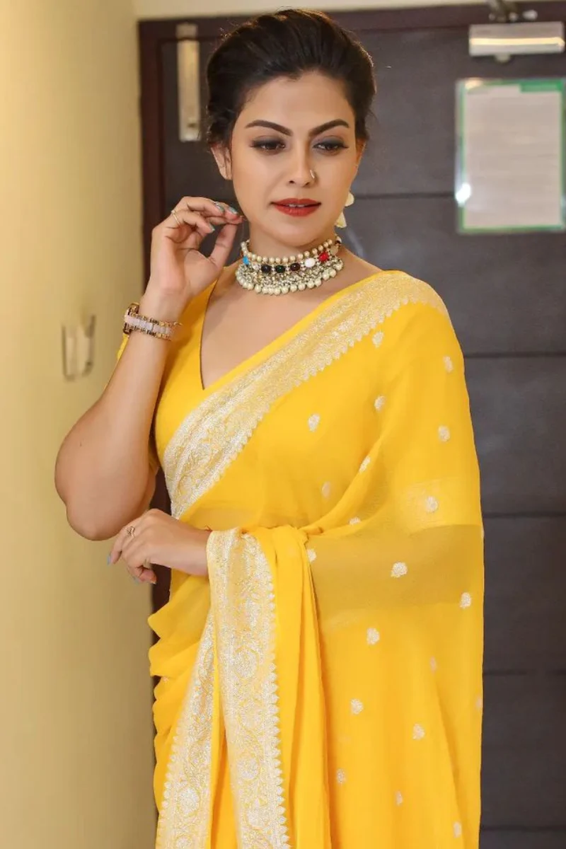 Exquisite Yellow Soft Silk Saree With Profuse Blouse Piece - Image 2