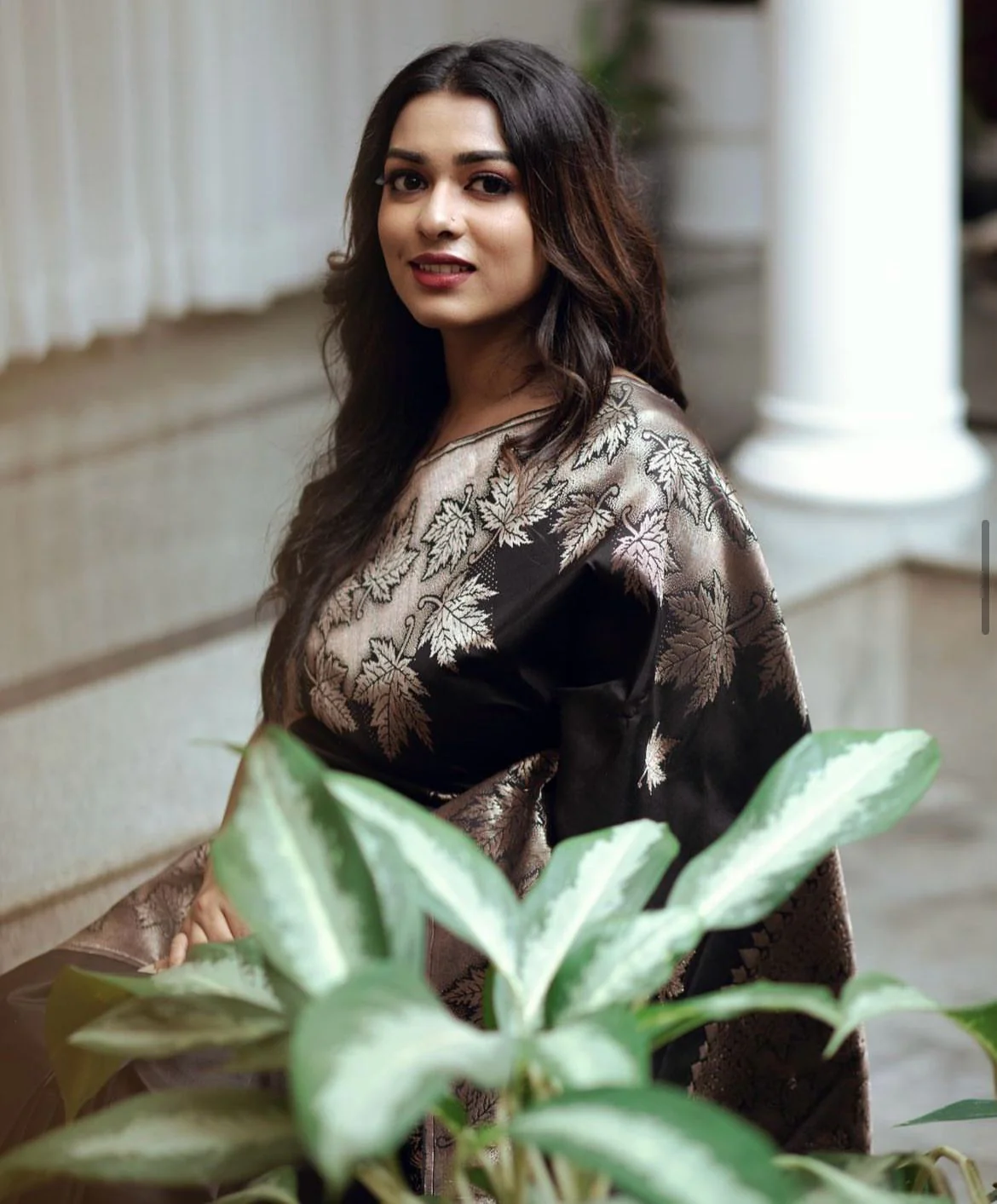 Extraordinary Black Soft Silk Saree With Alluring Blouse Piece - Image 2