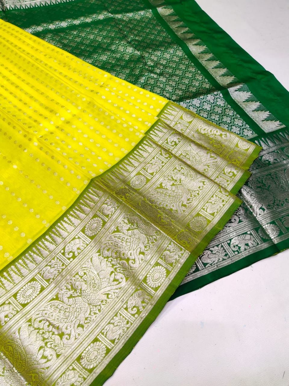 Extraordinary Lemon Soft Banarasi Silk Saree With Alluring Blouse Piece - Image 3