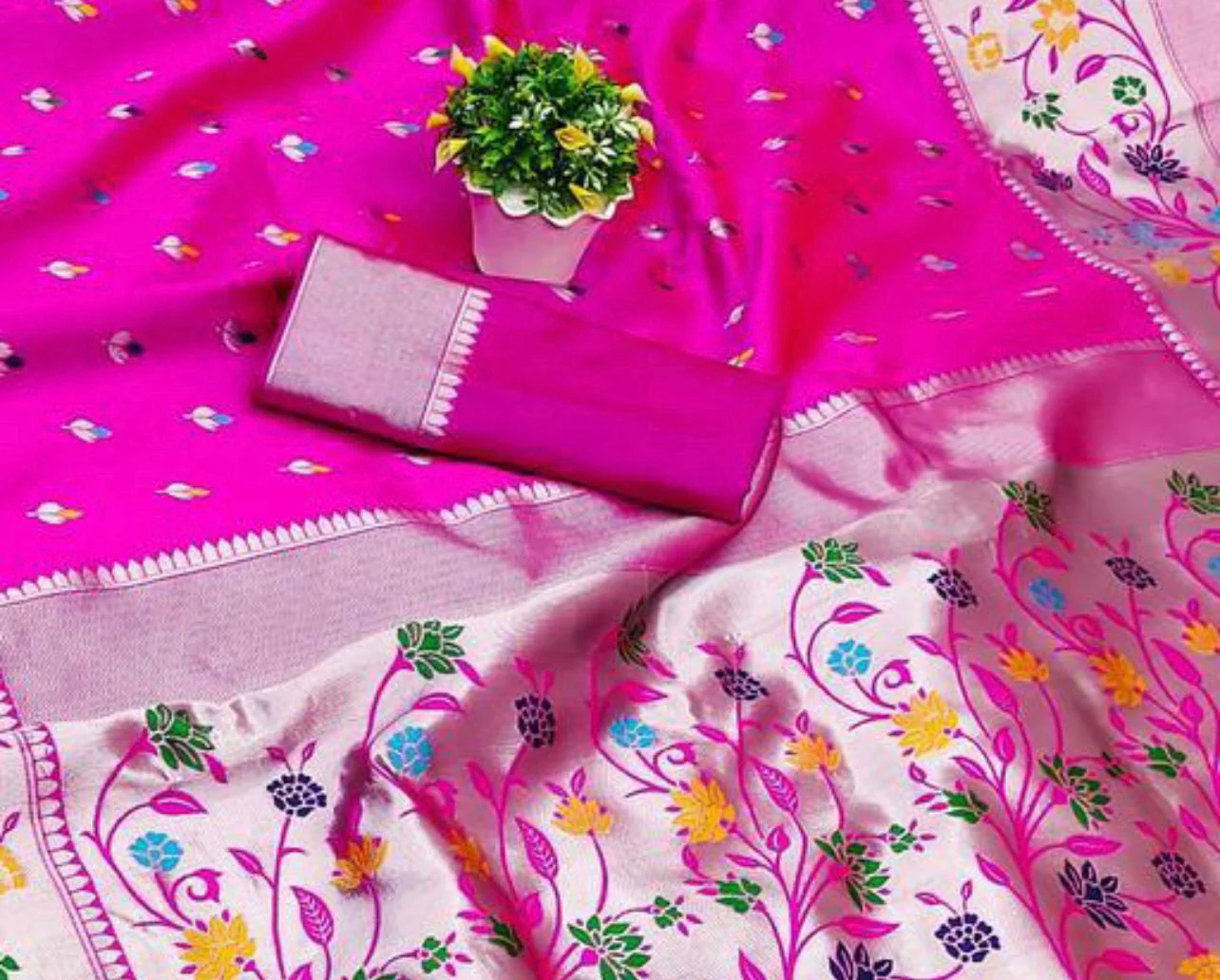 Extraordinary Magenta Paithani Silk Saree With Lovely Blouse Piece - Image 3