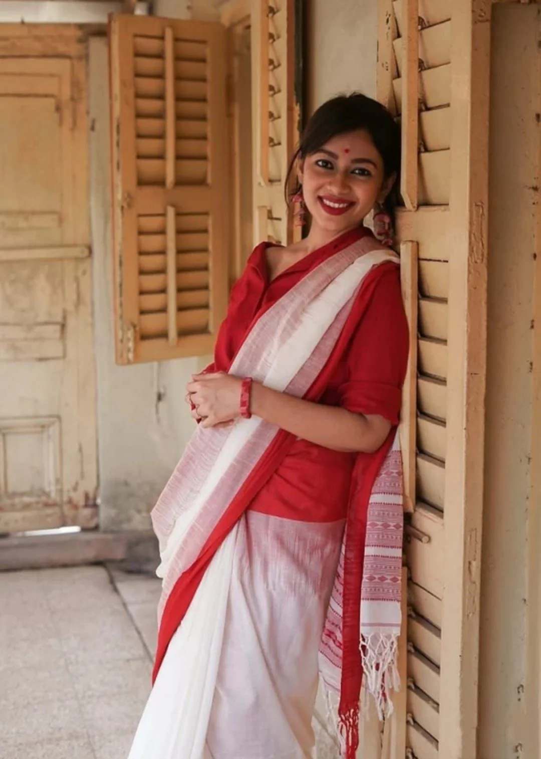 Extraordinary Off White Cotton Silk Saree With Demanding Blouse Piece - Image 4