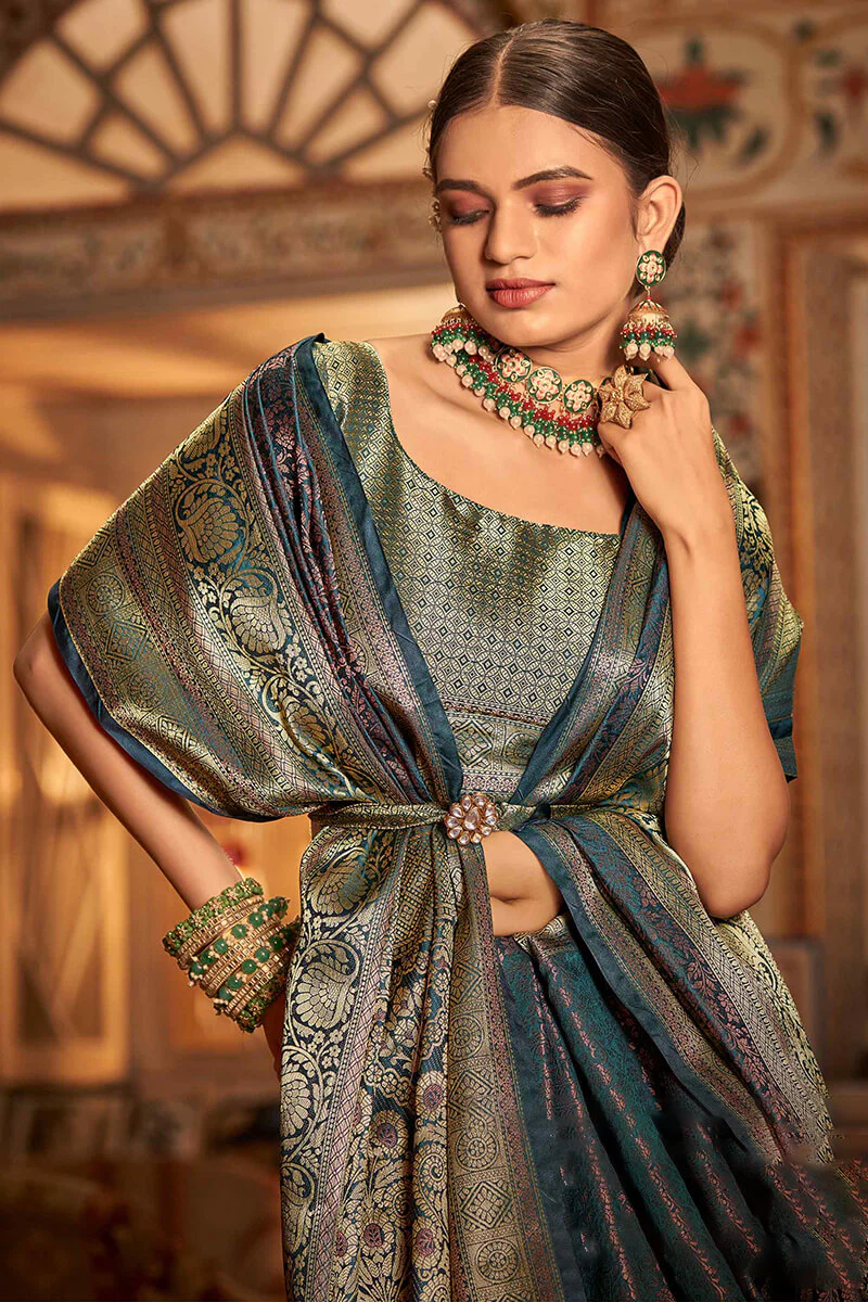 Extraordinary Rama Kanjivaram Silk Saree With Gorgeous Blouse Piece - Image 3