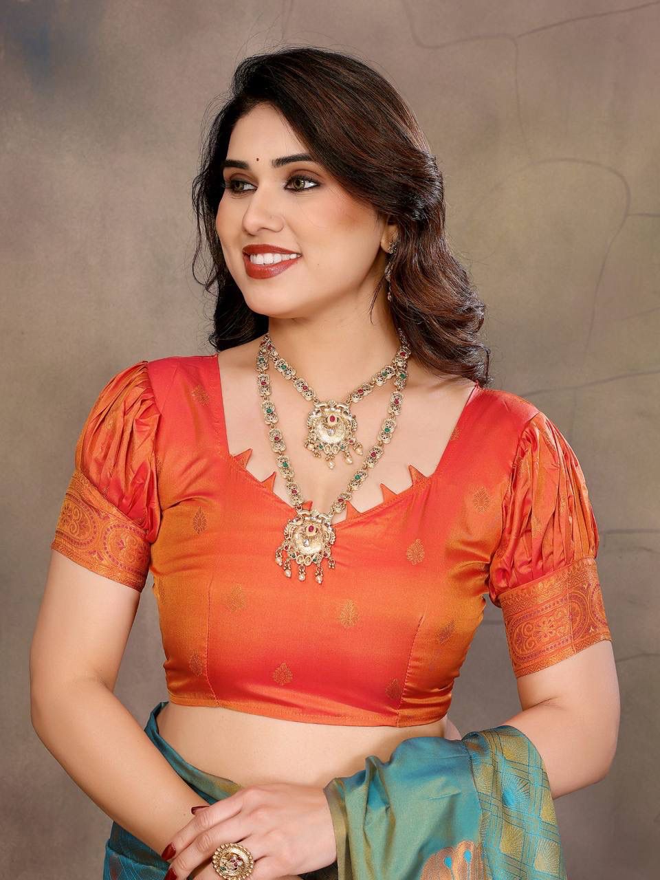 Extraordinary Rama Soft Banarasi Silk Saree With Angelic Blouse Piece - Image 5