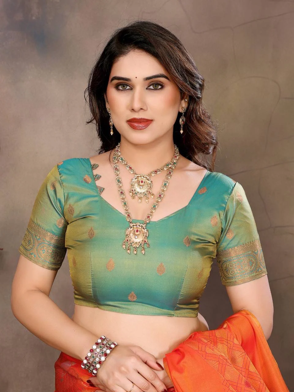 Extraordinary Rama Soft Banarasi Silk Saree With Angelic Blouse Piece - Image 6
