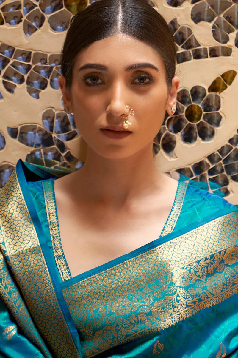 Exuberant Firozi Kanjivaram Silk Saree With Artistic Blouse Piece - Image 2