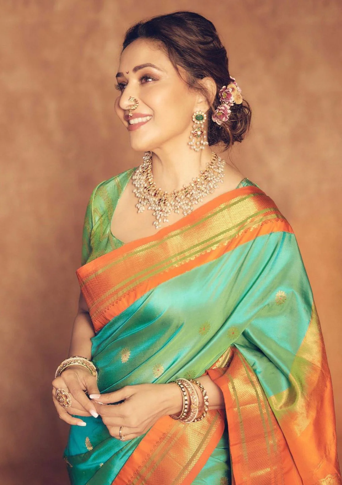 Exuberant Firozi Soft Silk Saree With Surreptitious Blouse Piece - Image 2