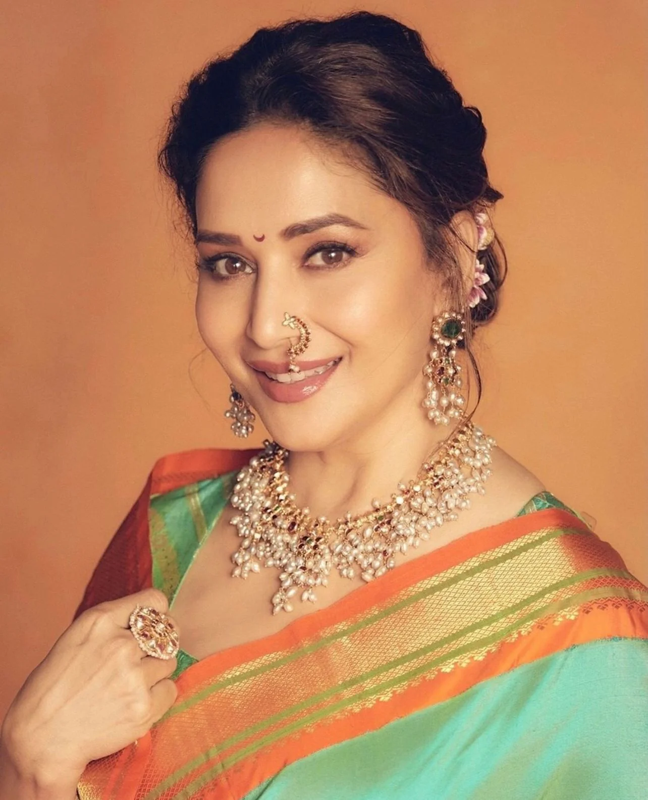 Exuberant Firozi Soft Silk Saree With Surreptitious Blouse Piece - Image 4