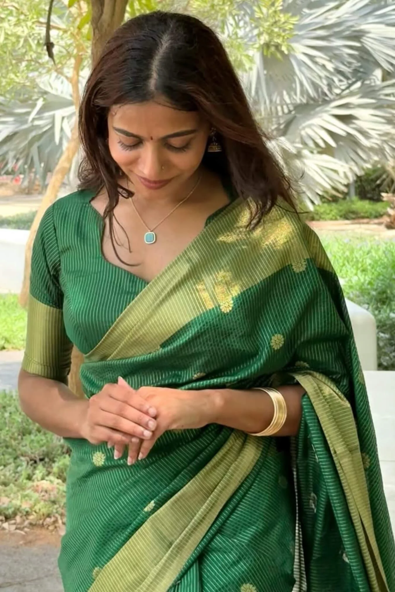 Exuberant Green Soft Silk Saree With Elision Blouse Piece - Image 3