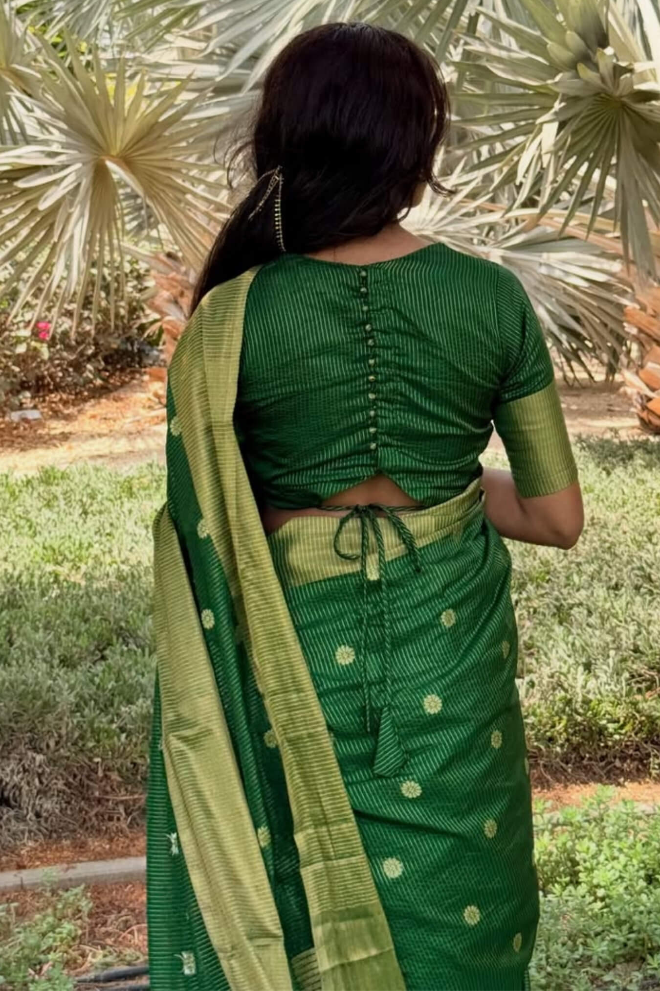 Exuberant Green Soft Silk Saree With Elision Blouse Piece - Image 4