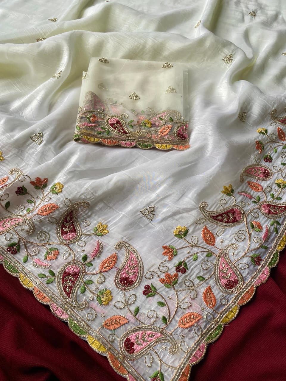 Exuberant Off White Embroidery Work Crush Silk Saree With Smart Blouse Piece - Image 2
