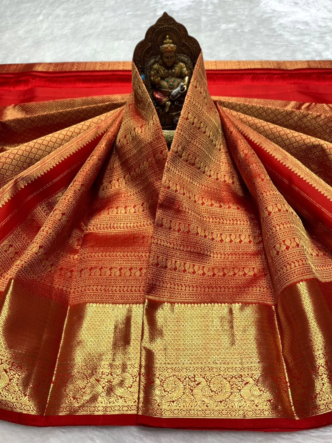 Exuberant Red Soft Banarasi Silk Saree With Smart Blouse Piece - Image 2