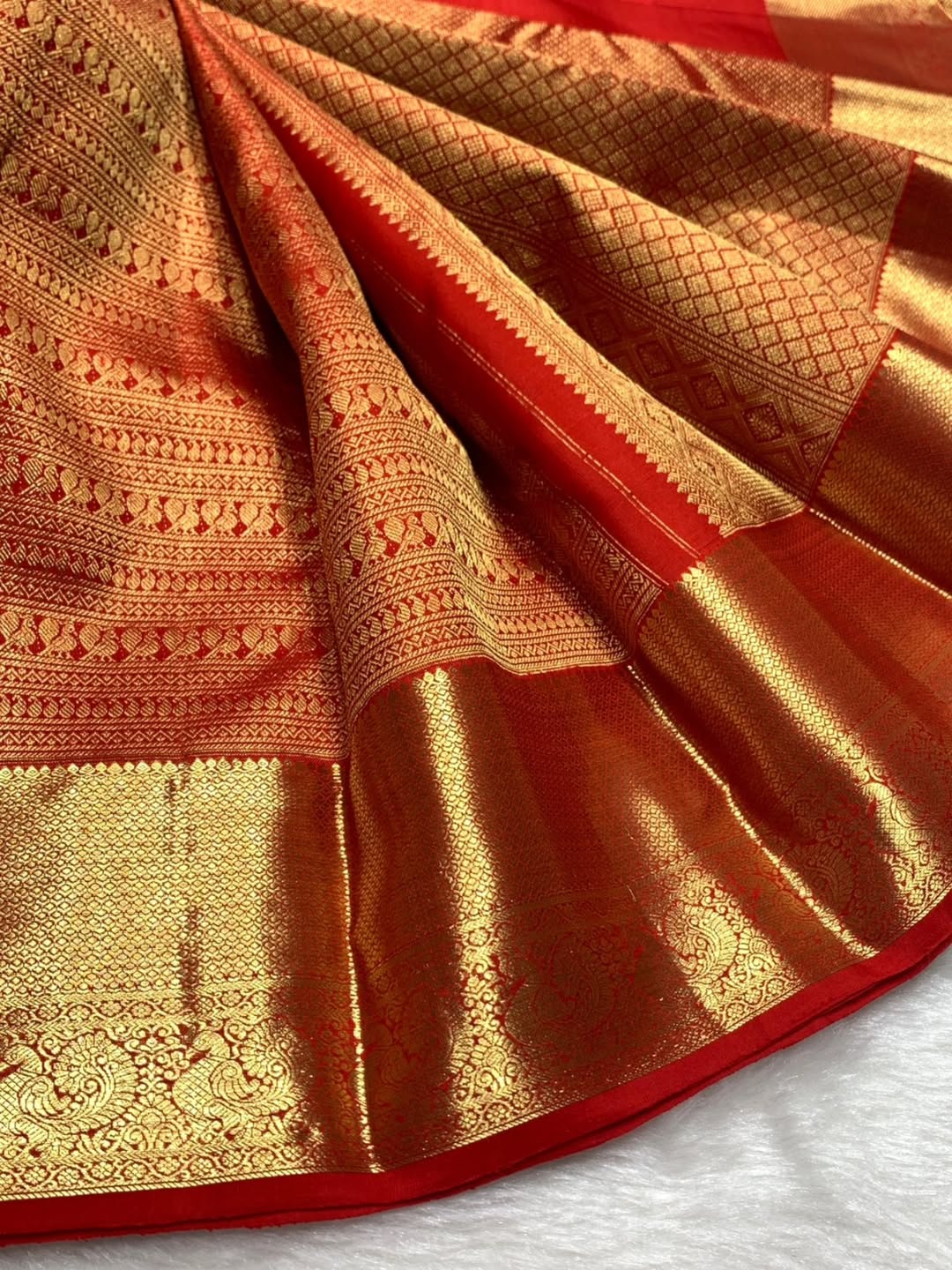 Exuberant Red Soft Banarasi Silk Saree With Smart Blouse Piece - Image 5