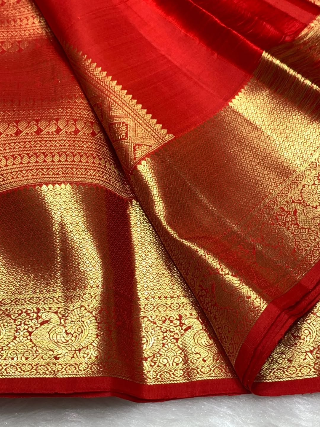 Exuberant Red Soft Banarasi Silk Saree With Smart Blouse Piece - Image 7