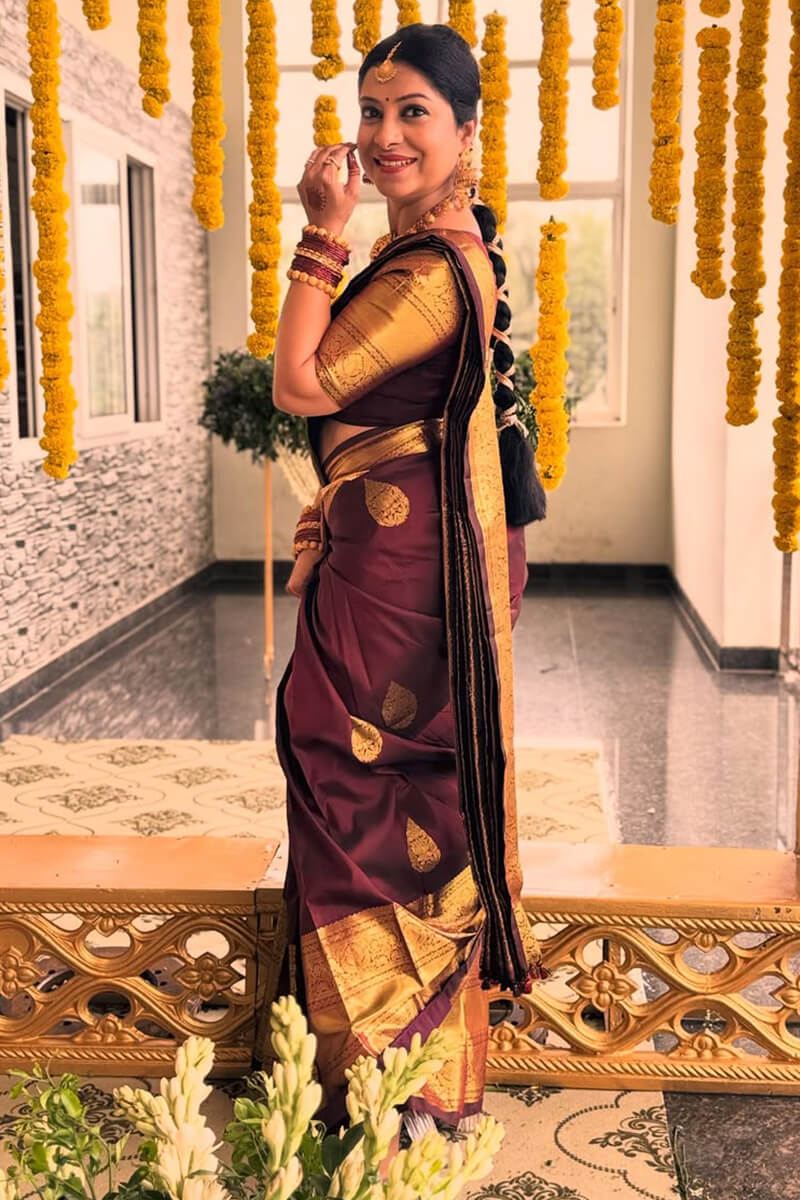 Eye-catching Maroon Soft Banarasi Silk Saree With Sophisticated Blouse Piece - Image 3