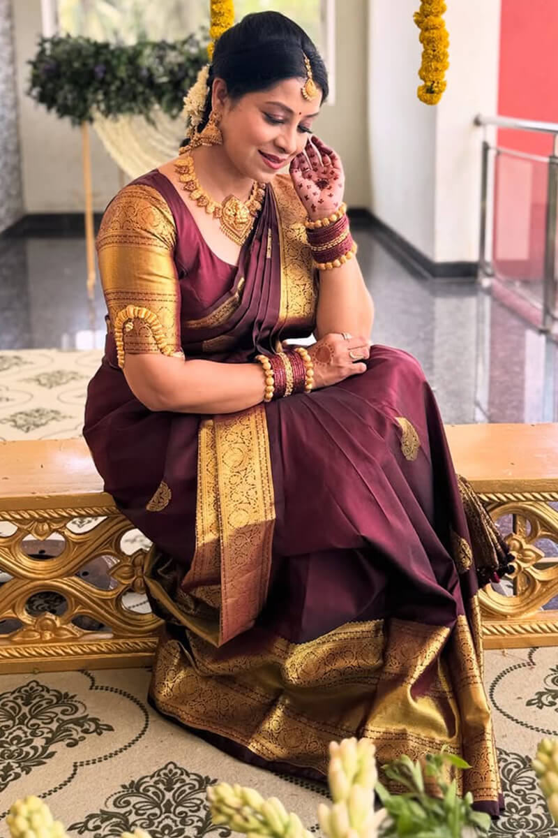 Eye-catching Maroon Soft Banarasi Silk Saree With Sophisticated Blouse Piece - Image 4