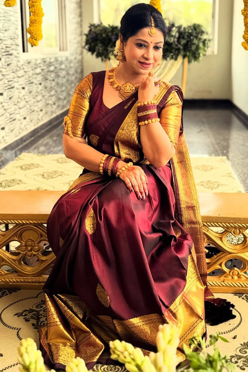 Eye-catching Maroon Soft Banarasi Silk Saree With Sophisticated Blouse Piece - Image 6