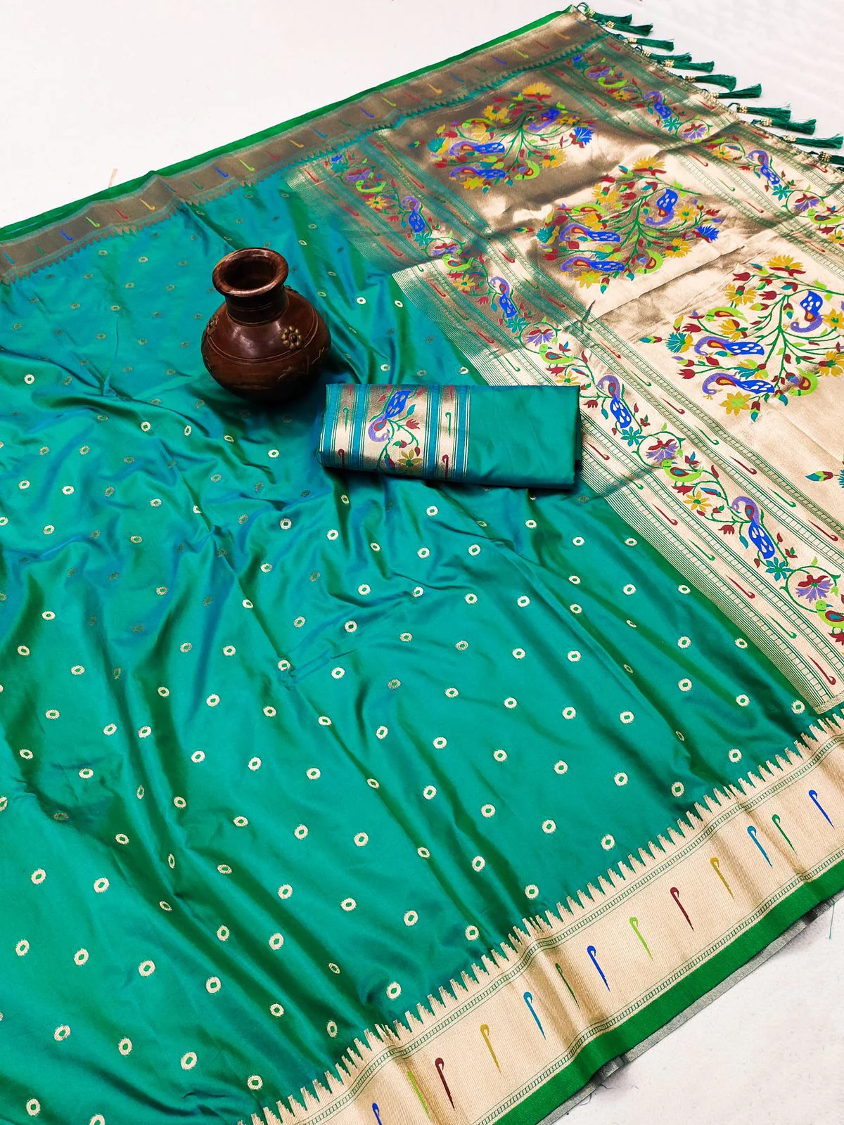 Eye-catching Rama Paithani Silk Saree With Ethnic Blouse Piece - Image 4