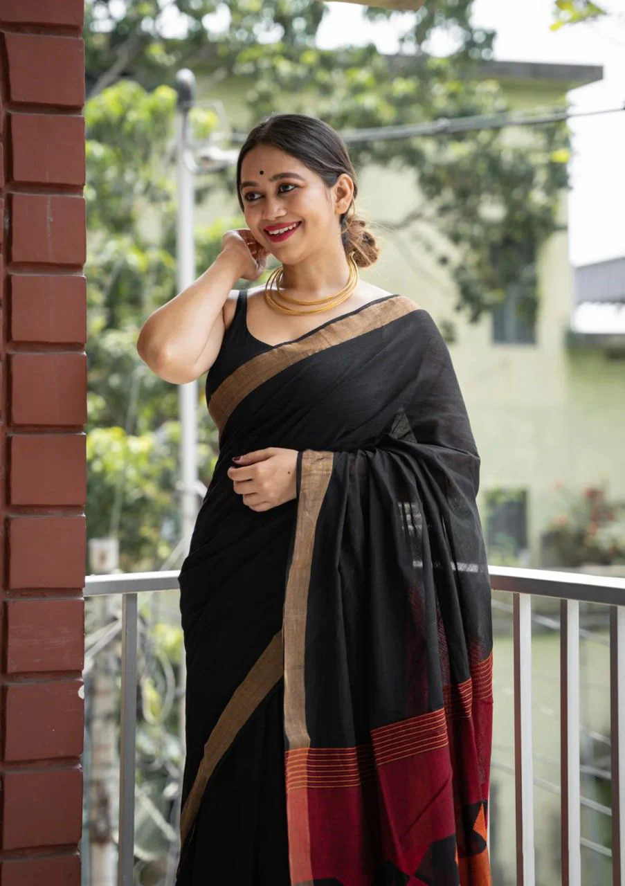 Fairytale Black Cotton Silk Saree With Mesmeric Blouse Piece - Image 4