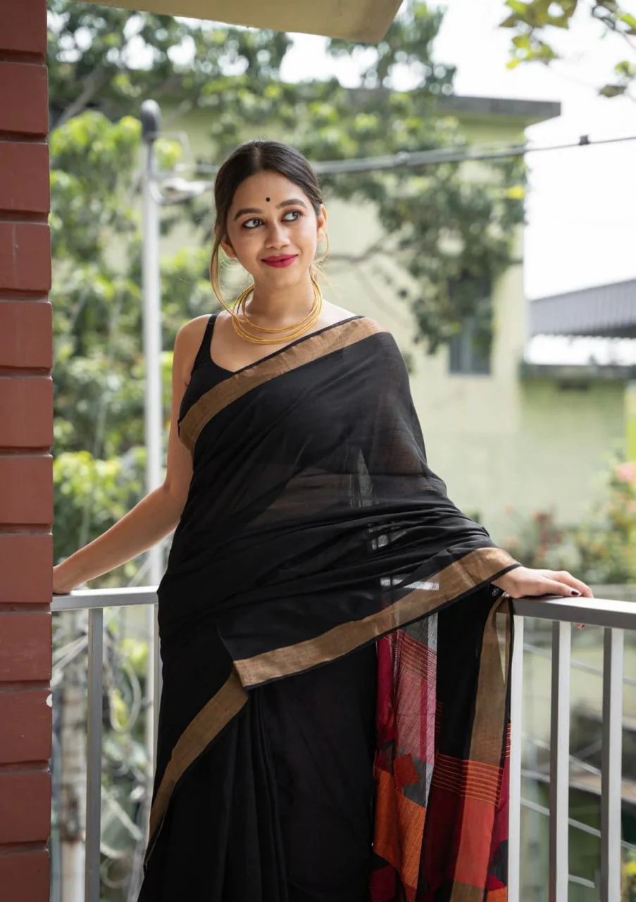 Fairytale Black Cotton Silk Saree With Mesmeric Blouse Piece - Image 5
