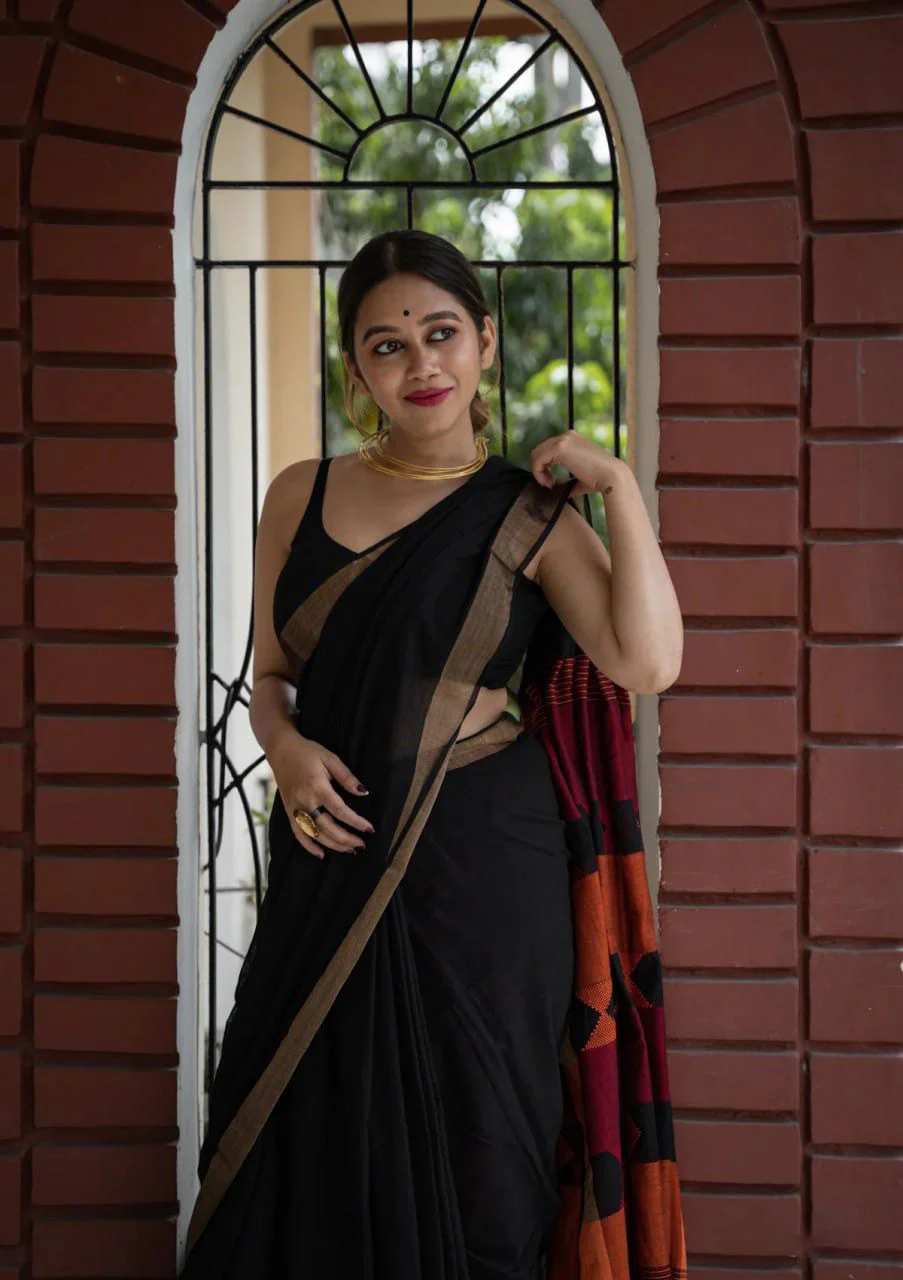 Fairytale Black Cotton Silk Saree With Mesmeric Blouse Piece - Image 6