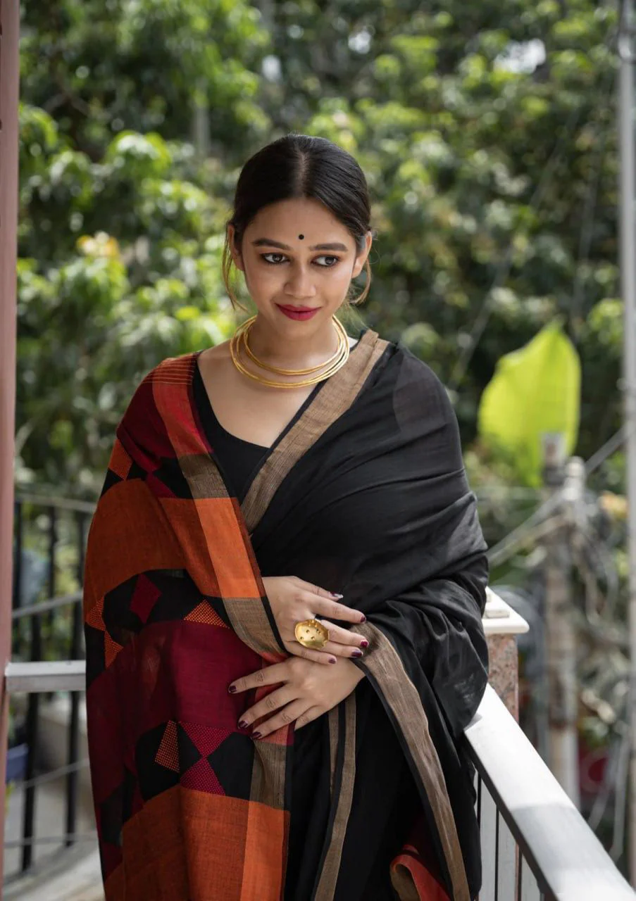 Fairytale Black Cotton Silk Saree With Mesmeric Blouse Piece - Image 7