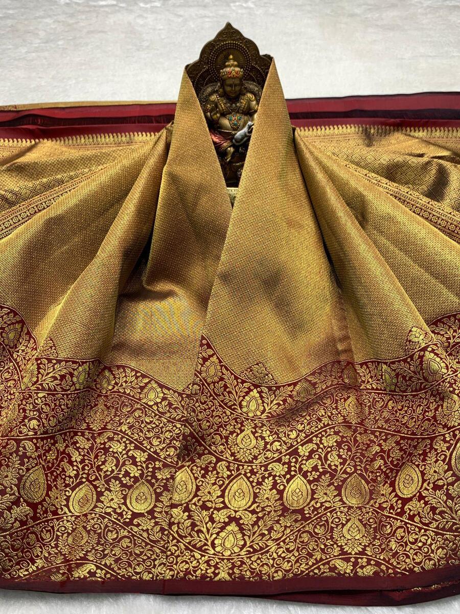 Fairytale Maroon Pure Zari Weaving Banarasi Silk Saree With Eclat Blouse Piece - Image 2