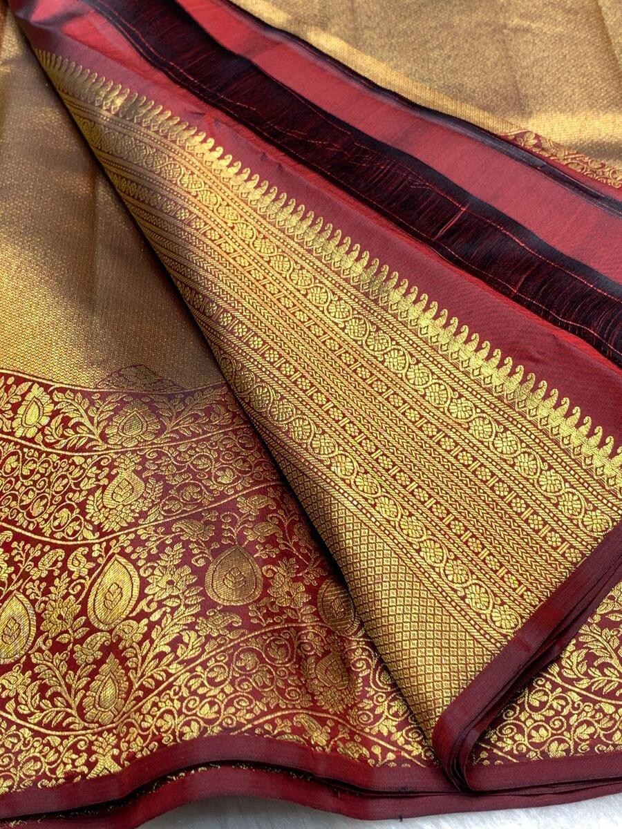 Fairytale Maroon Pure Zari Weaving Banarasi Silk Saree With Eclat Blouse Piece - Image 4