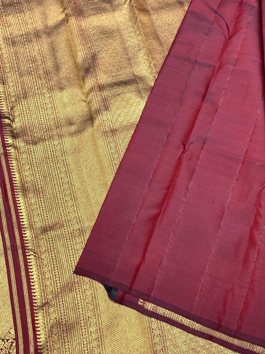 Fairytale Maroon Pure Zari Weaving Banarasi Silk Saree With Eclat Blouse Piece - Image 7