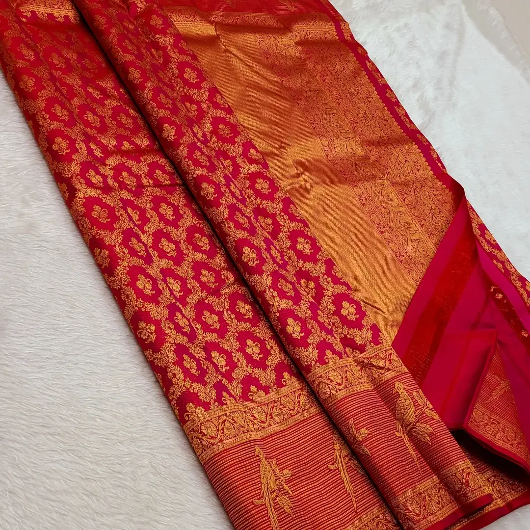 Fairytale Red Pure Zari Weaving Banarasi Silk Saree With Enigmatic Blouse Piece - Image 3
