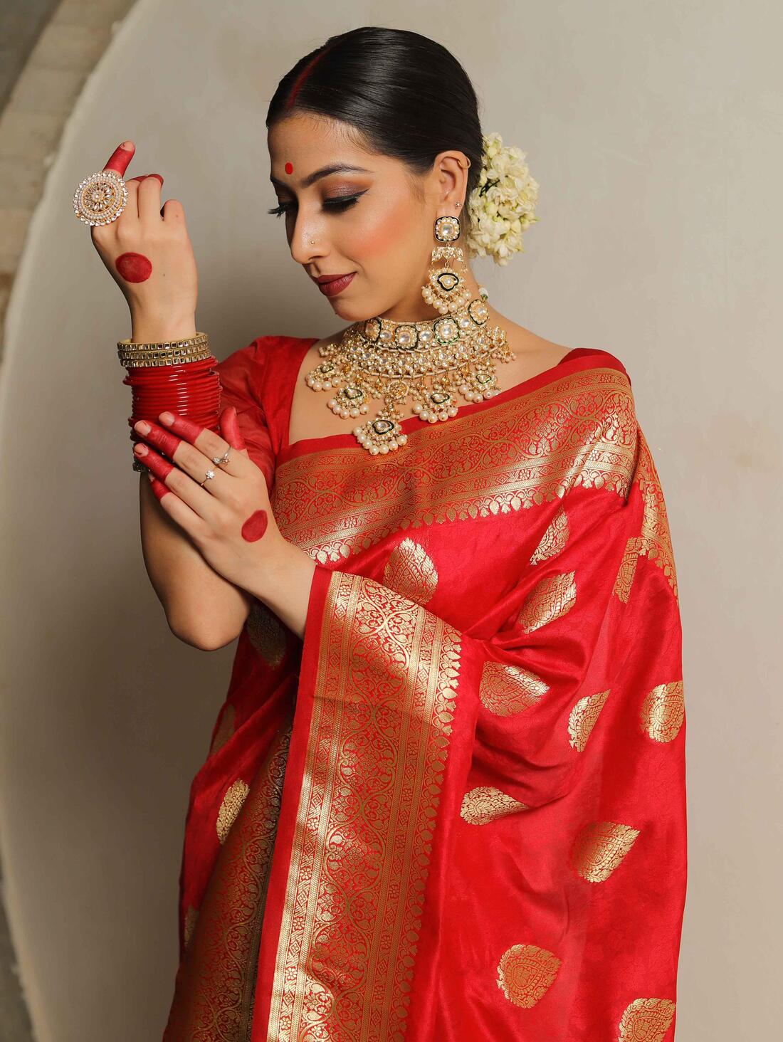 Fairytale Red Soft Silk Saree With Ailurophile Blouse Piece - Image 4