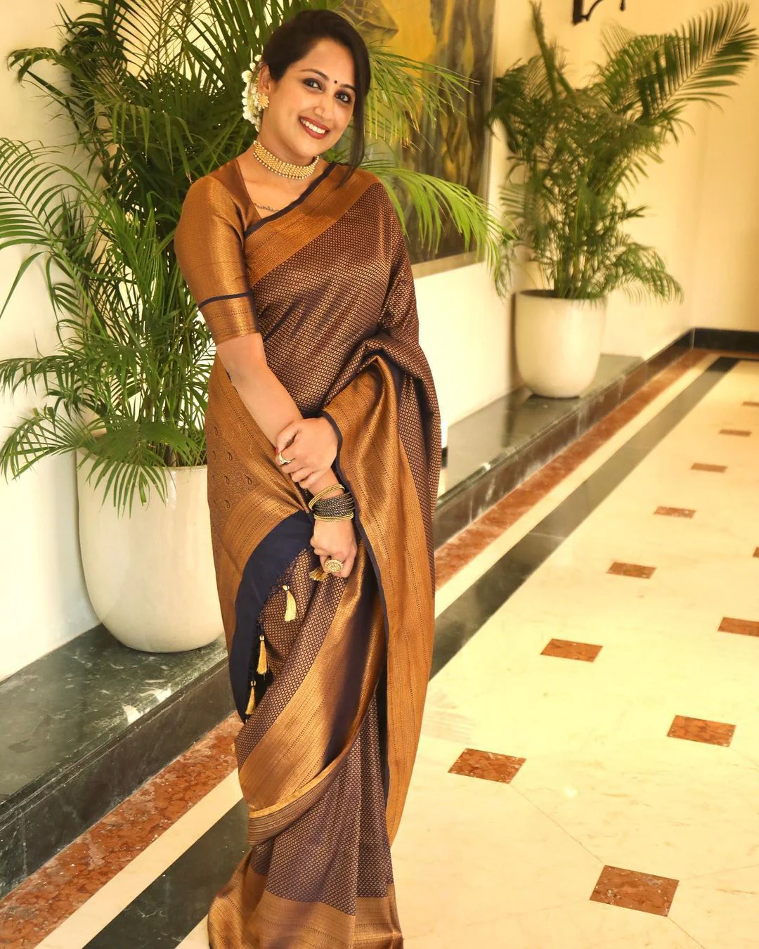 Fantabulous Black Soft Silk Saree with Incomparable Blouse Piece - Image 3