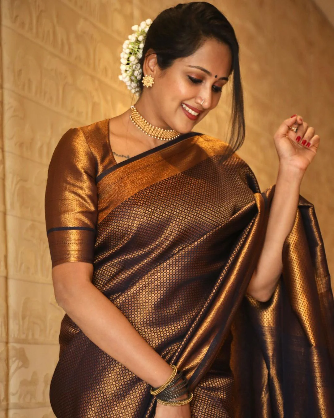 Fantabulous Black Soft Silk Saree with Incomparable Blouse Piece - Image 4
