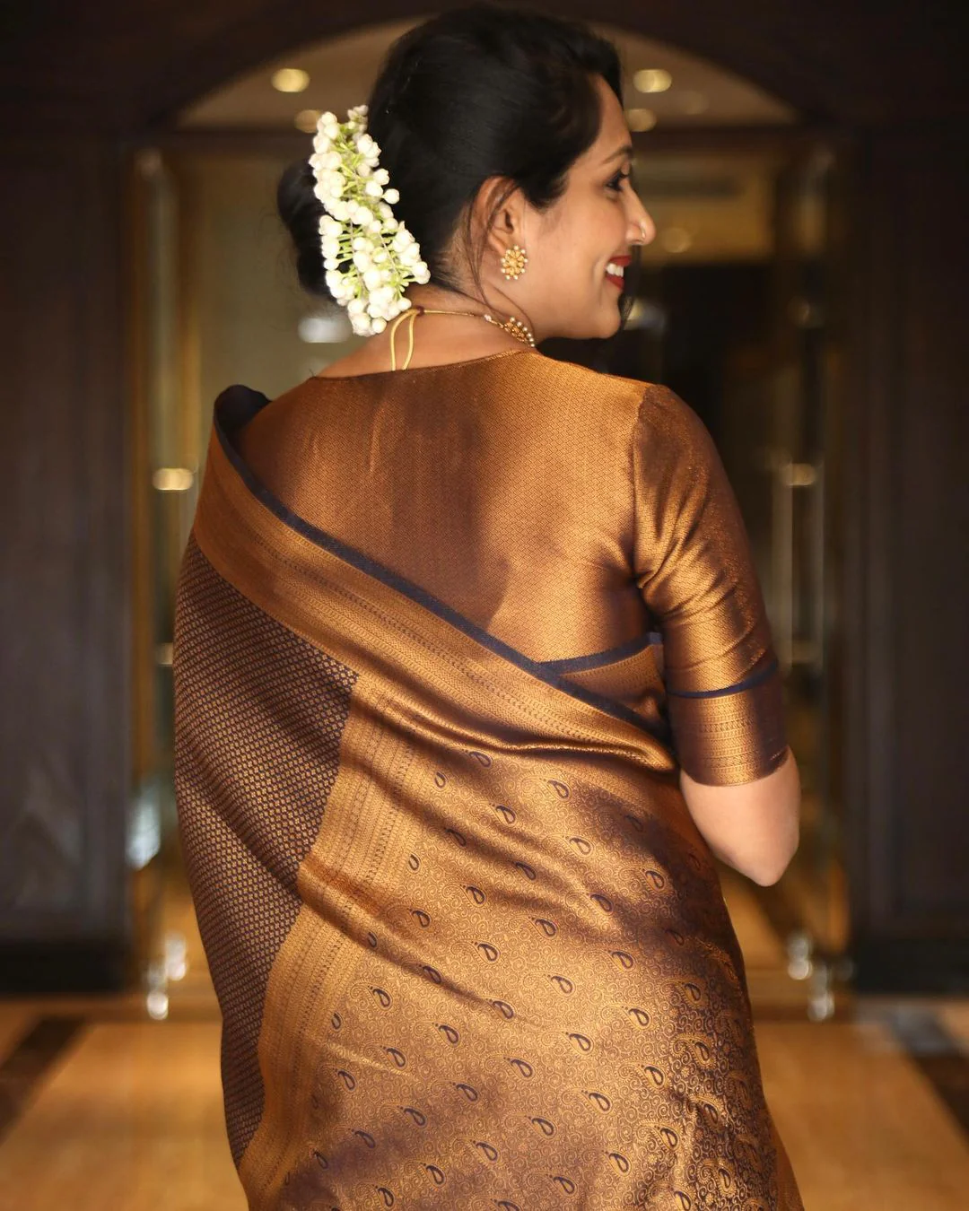 Fantabulous Black Soft Silk Saree with Incomparable Blouse Piece - Image 6