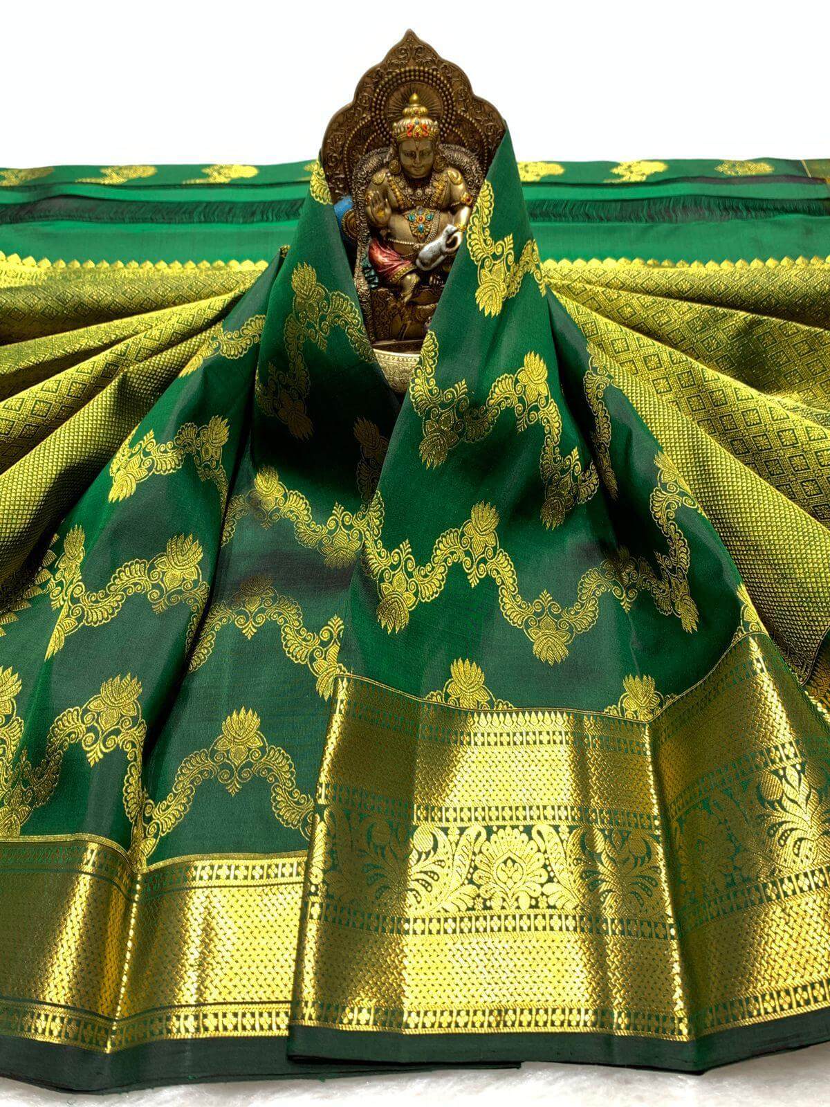 Fantabulous Dark Green Pure Zari Weaving Banarasi Silk Saree With Inspiring Blouse Piece - Image 2