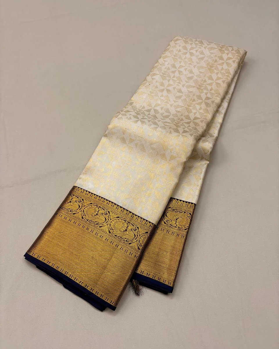 Fantabulous Off White Soft Silk Saree With Artistic Blouse Piece - Image 3