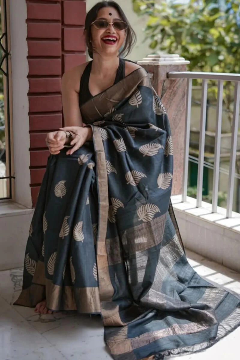 Felicitous Black Linen Silk Saree With Enigmatic Blouse Piece - Image 2