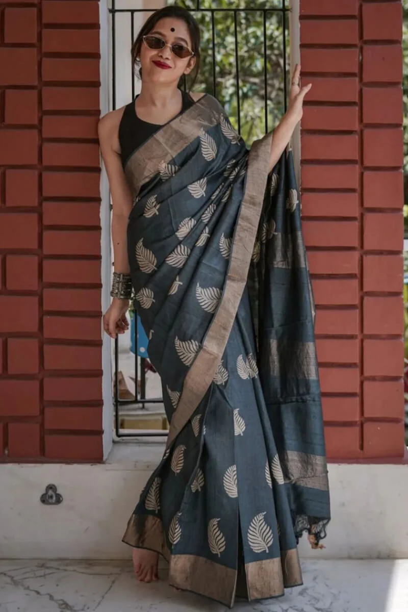 Felicitous Black Linen Silk Saree With Enigmatic Blouse Piece - Image 4