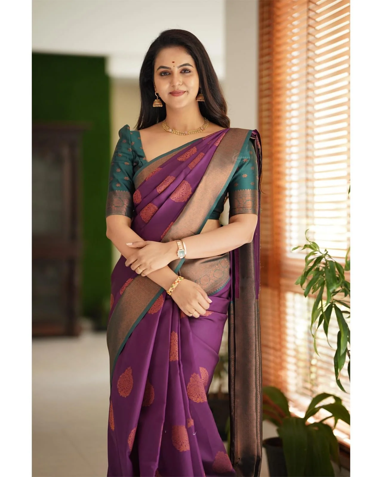 Felicitous Purple Soft Silk Saree With Imaginative Blouse Piece - Image 3